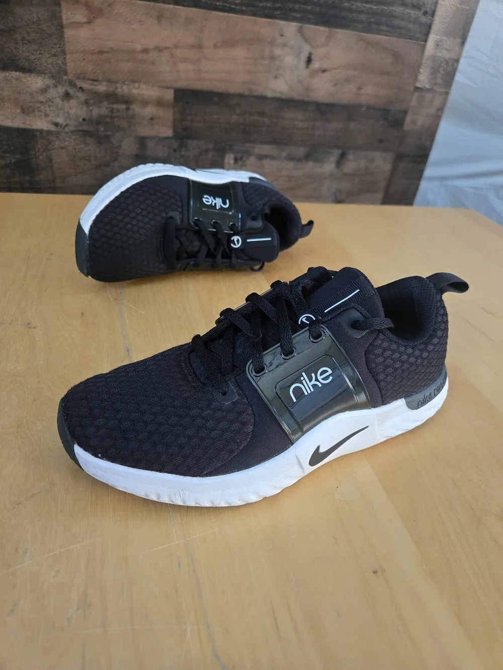 Nike Women's Sneakers Shoes Renew in Season TR 10 Size 8 US Low Top Athletic